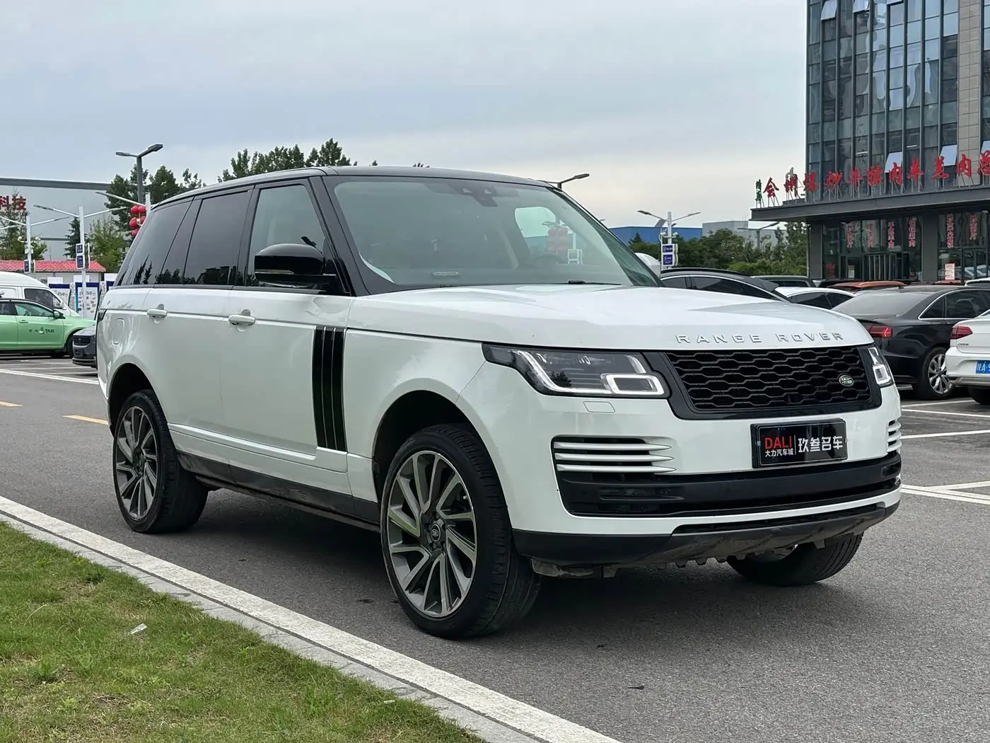 Land Rover Range Rover 2018 — Фото 3/19