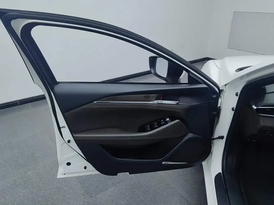 Mazda Atenza 2021 — Photo 7/16