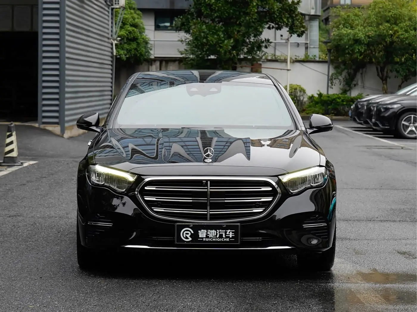 Mercedes-Benz E-Class 2024 — Photo 2/20