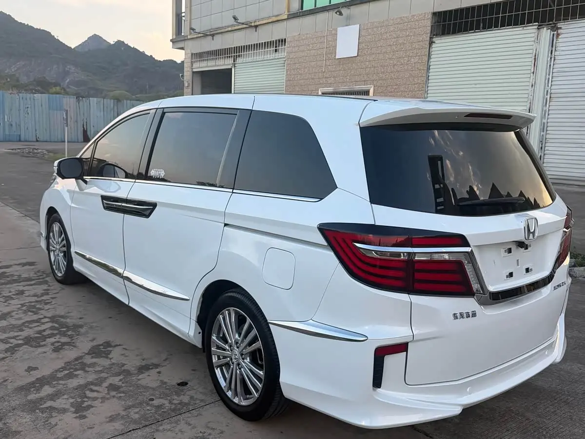 Honda Elysion 2019 — Photo 6/13