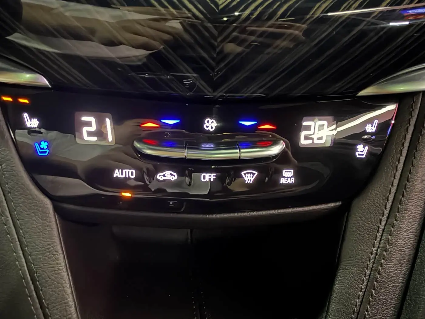 Cadillac XT6 2024 — Şəkil 18/20