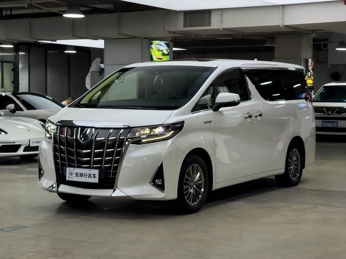 Toyota Alphard 2020 — Photo 1/20