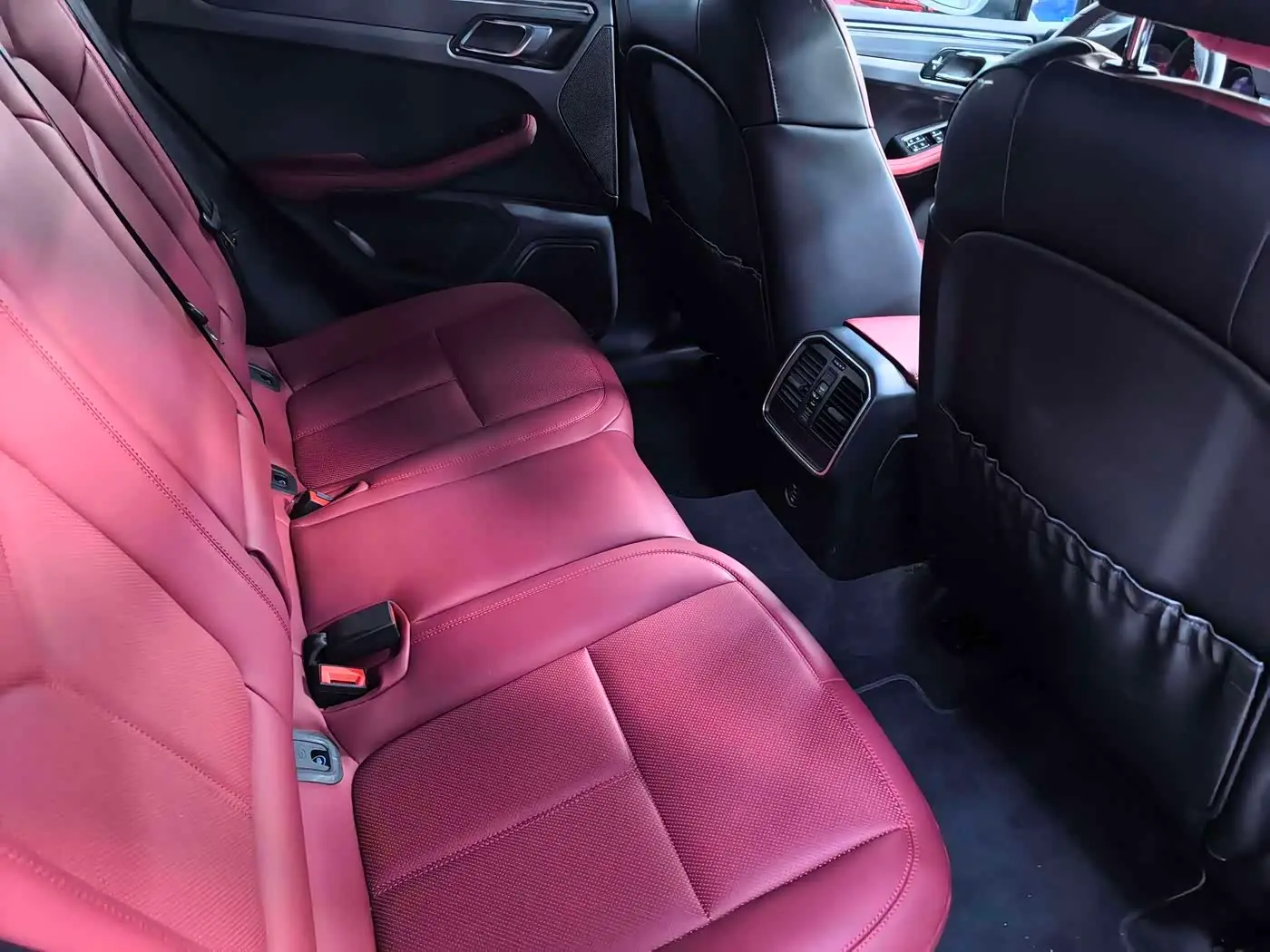 Porsche Macan 2019 — Фото 6/13
