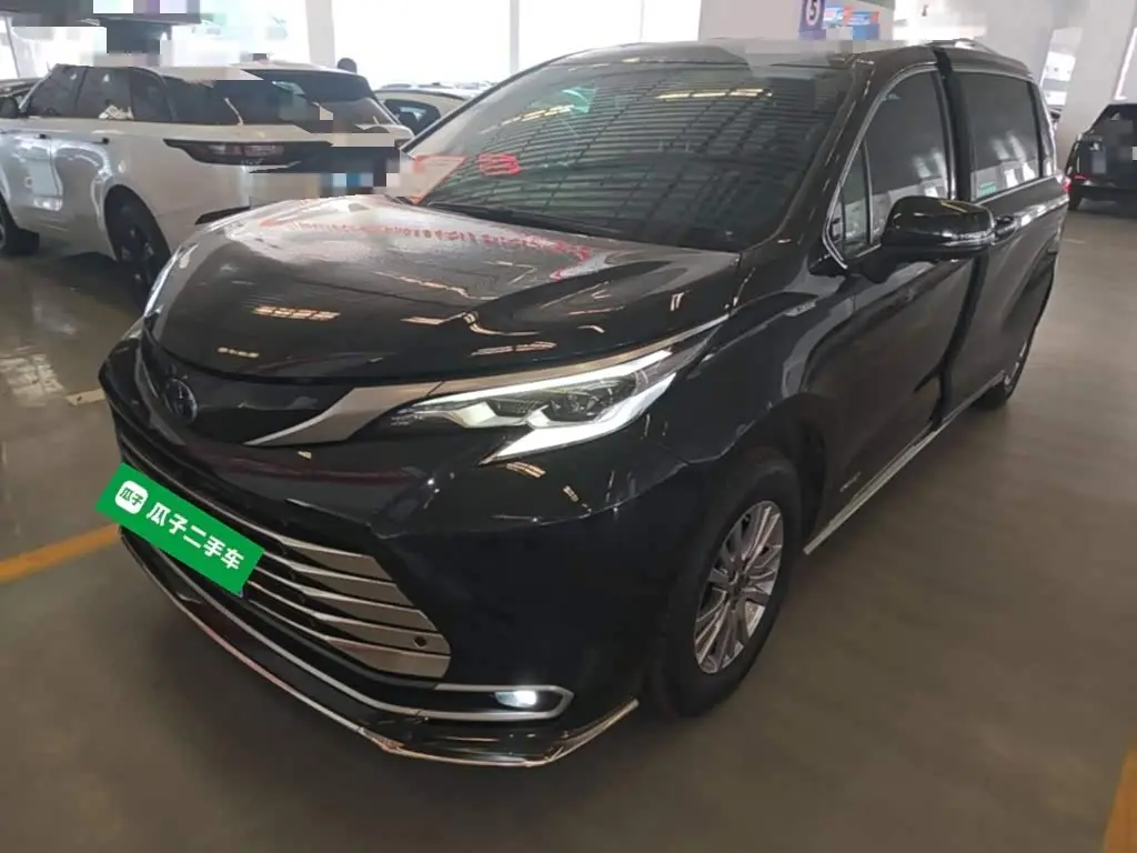 Toyota Sienna 2022 — Photo 2/20