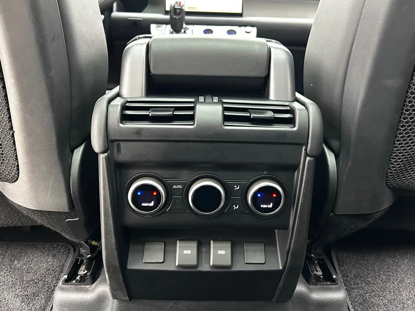 Land Rover Defender 2024 — Фото 20/20