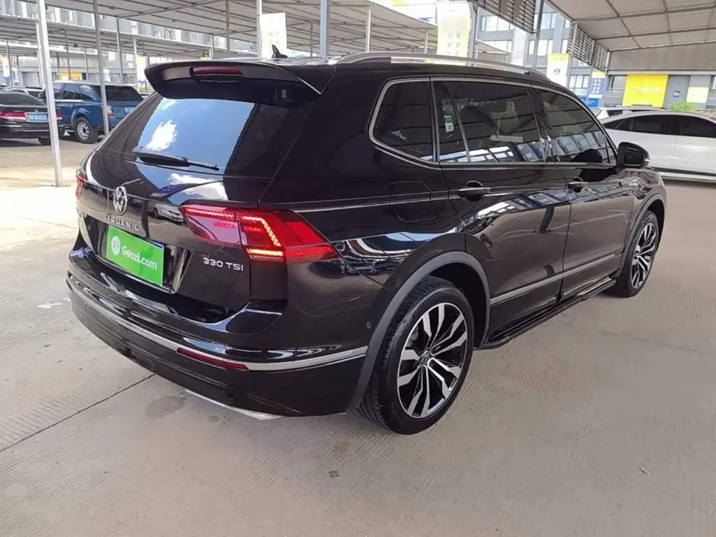 Volkswagen Tiguan L 2021 — Photo 7/20
