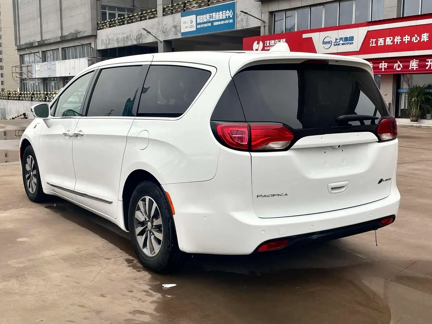 Chrysler Grand Caravan PHEV 2025 — Photo 7/17