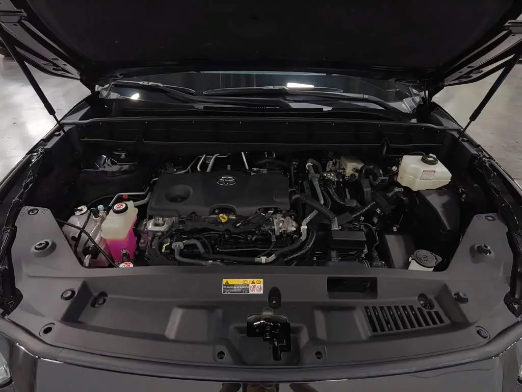 Toyota Highlander 2023 — Photo 6/20