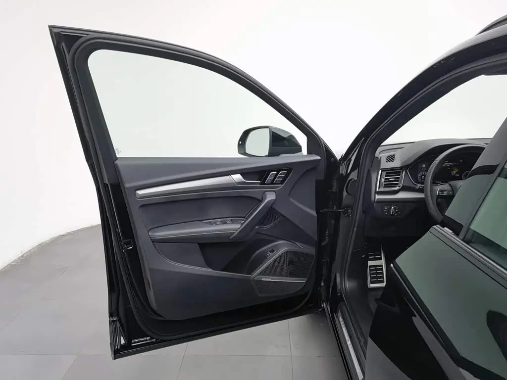 Audi Q5L 2024 — Photo 8/20