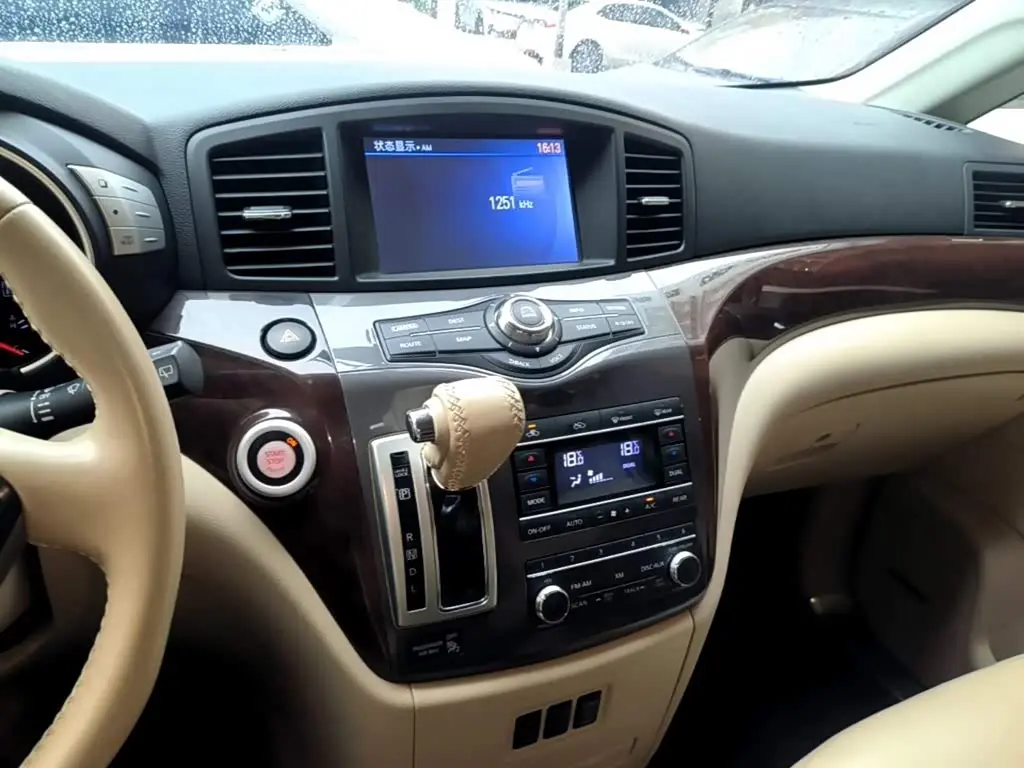 Nissan Quest 2016 — Фото 13/20