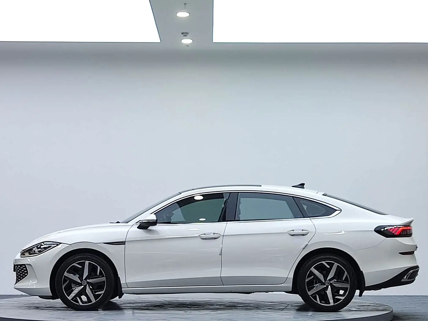Volkswagen Lamando 2023 — Photo 5/20