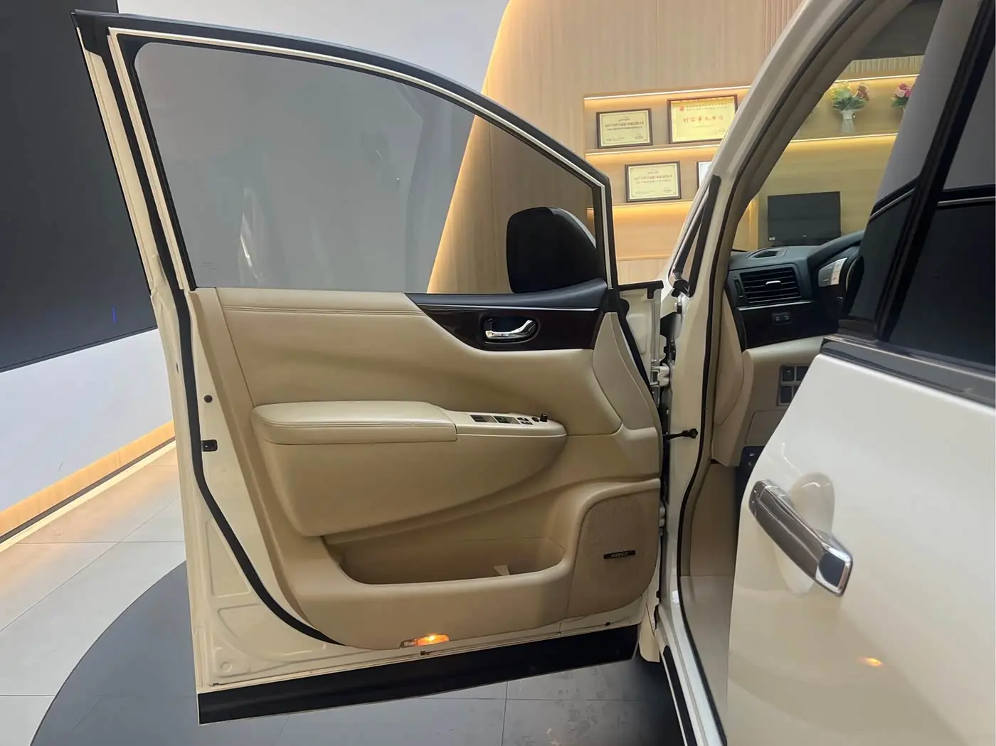 Nissan Quest 2016 — Photo 15/20