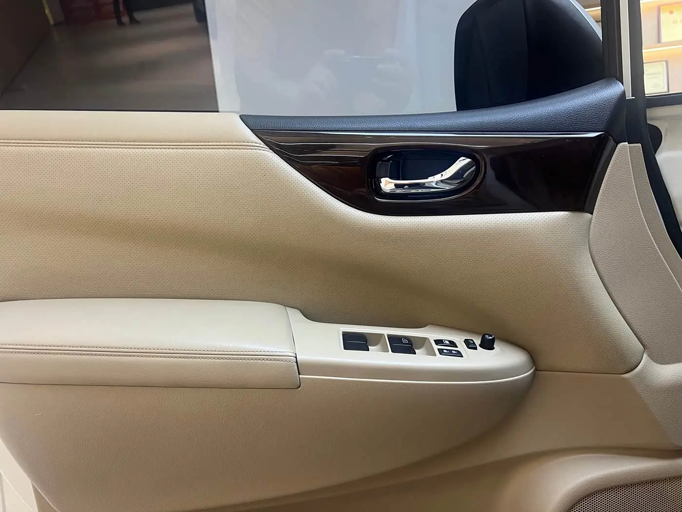 Nissan Quest 2016 — Photo 16/20