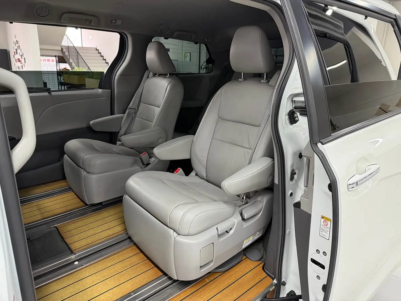 Toyota Sienna 2017 — Photo 3/4