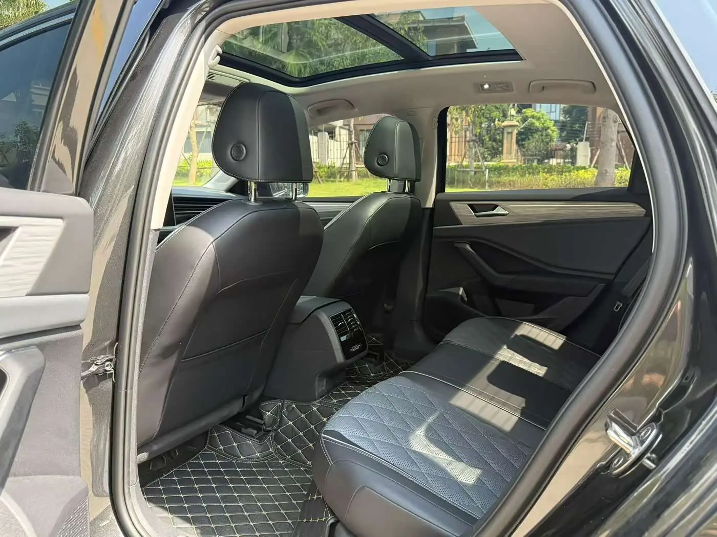 Volkswagen Sagitar 2025 — Photo 8/9