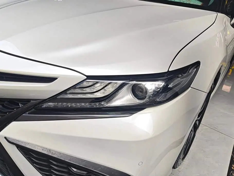 Toyota Camry 2023 — ფოტო 5/16
