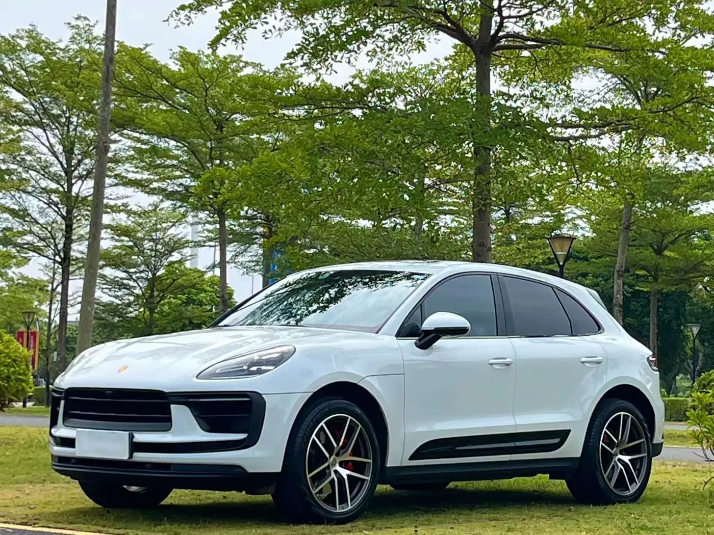 Porsche Macan 2022 — Фото 1/18