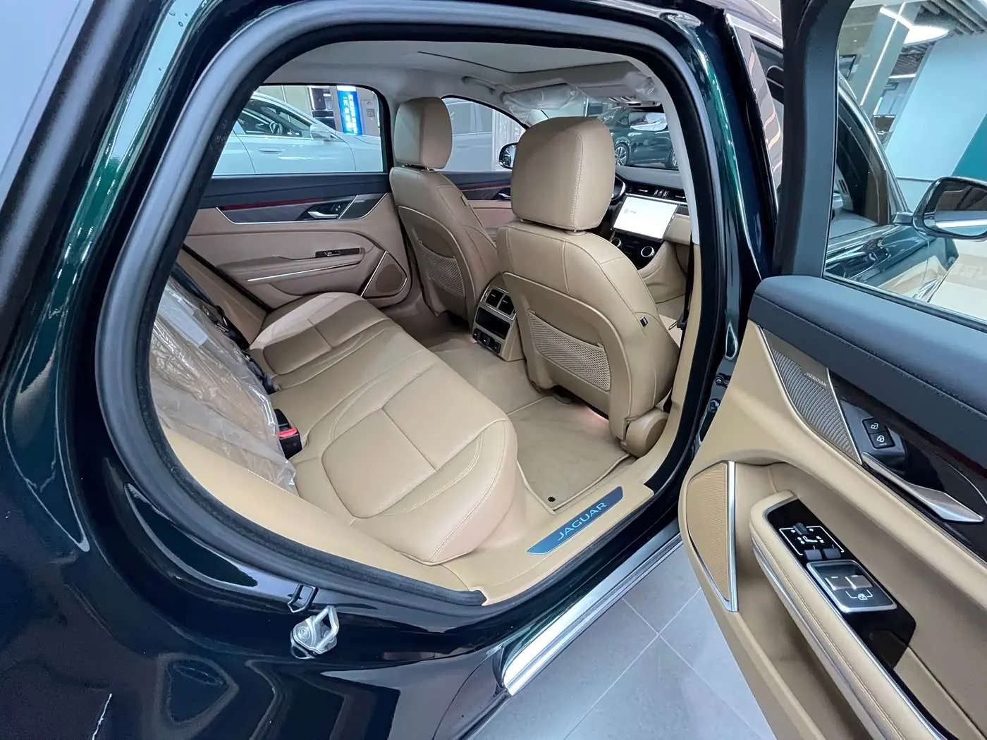 Jaguar XFL 2026 — Photo 10/16
