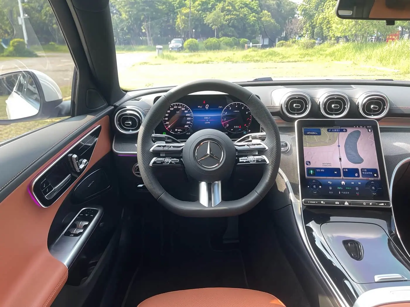 Mercedes-Benz C-Class 2025 — Photo 16/20