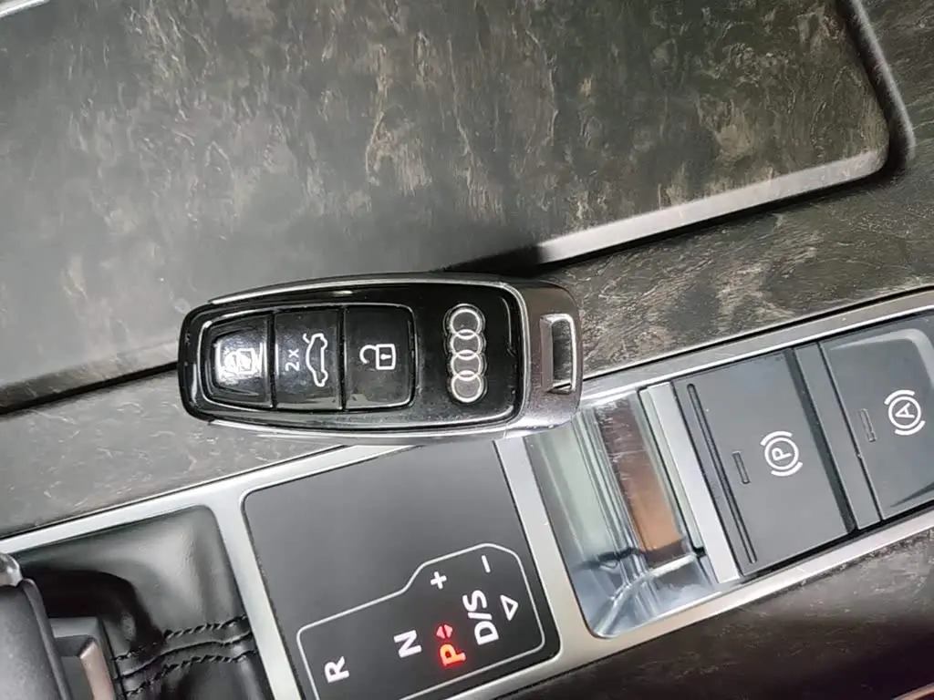 Audi A6L 2021 — Photo 9/20