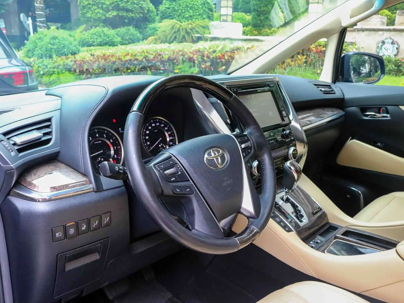 Toyota Alphard 2019 — ფოტო 8/13