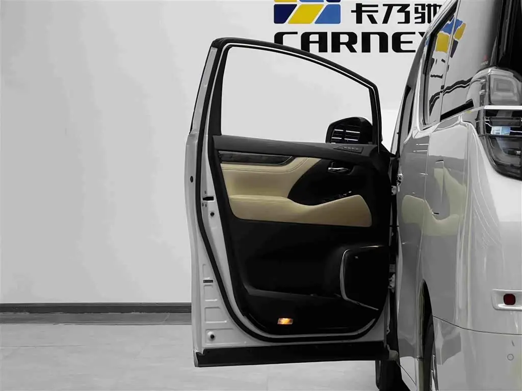 Toyota Vellfire 2022 — Photo 7/20