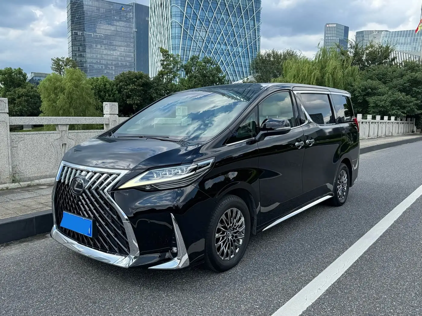 Lexus LM, 2021