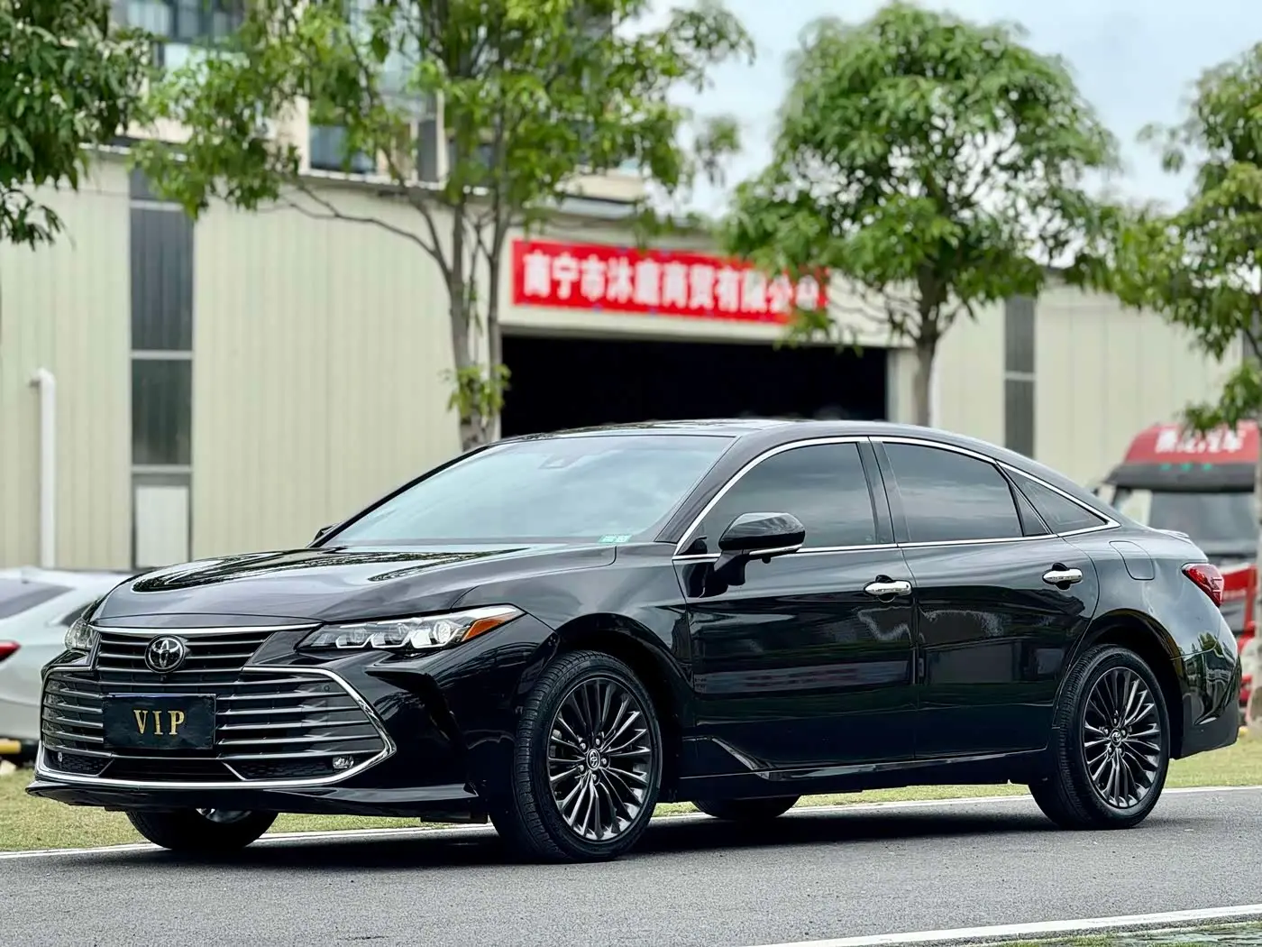 Toyota Avalon 2019 — Фото 1/20