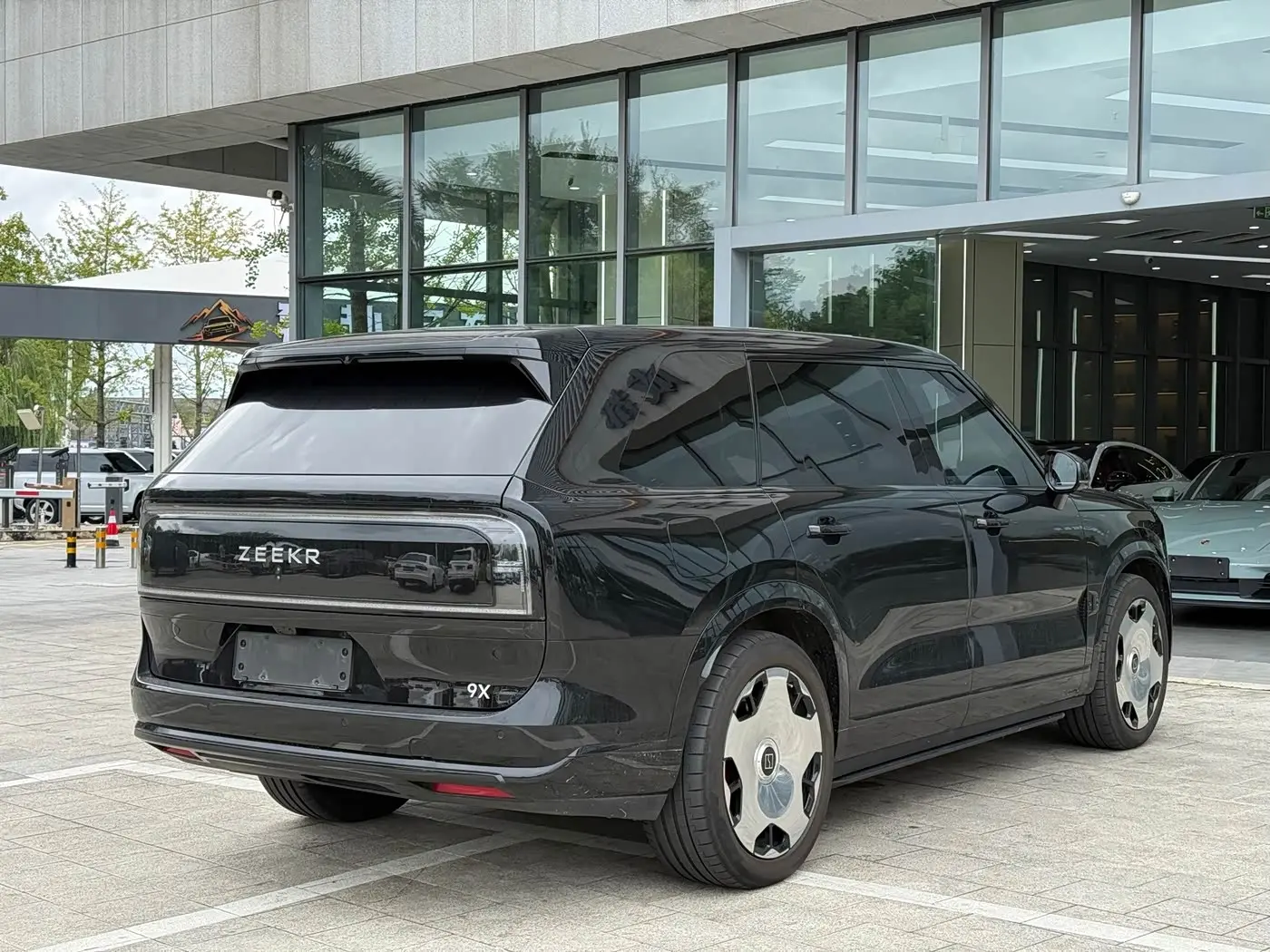 ZEEKR 9X 2026 — Photo 17/17