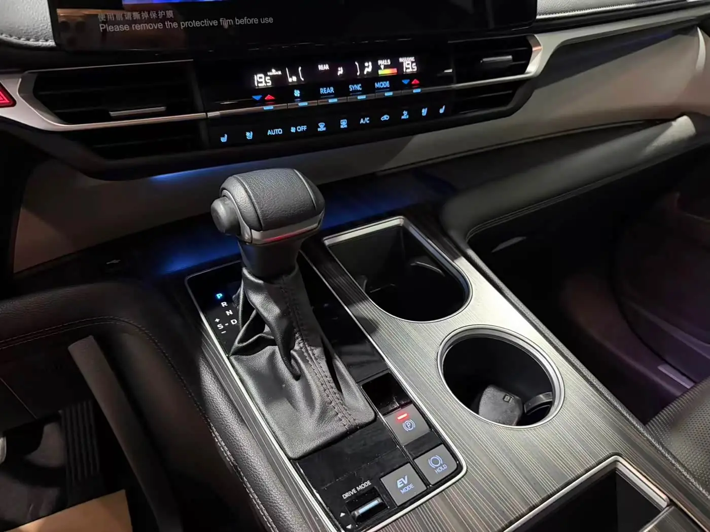 Toyota Granvia 2023 — Şəkil 15/19