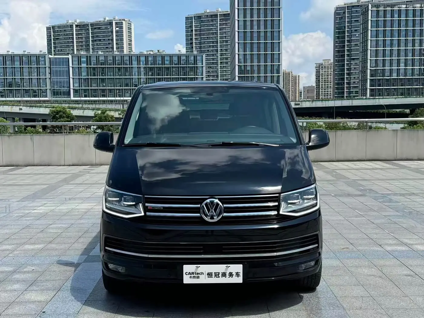 Volkswagen Multivan 2018 — Photo 2/16