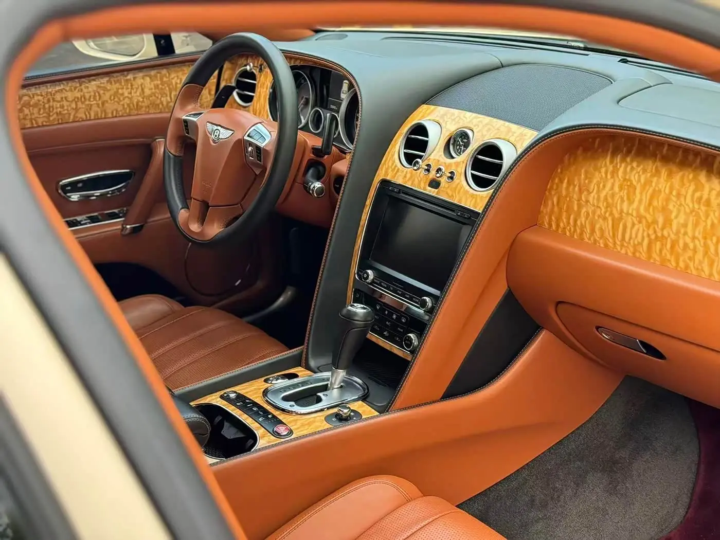 Bentley Flying Spur 2016 — Фото 9/14