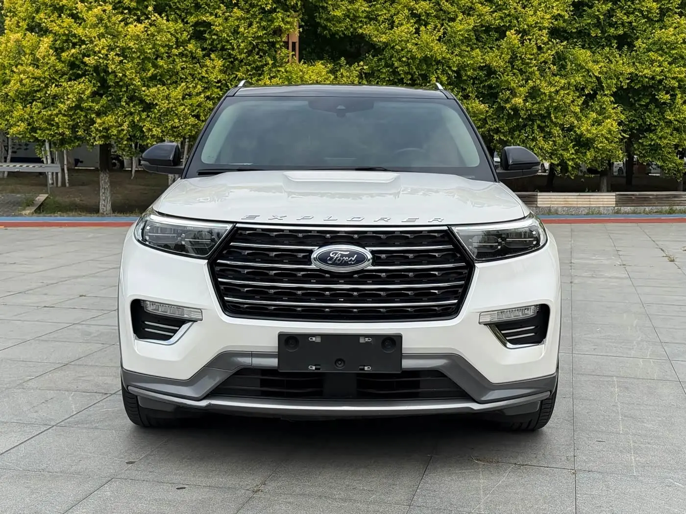 Ford Explorer 2021 — Photo 2/9