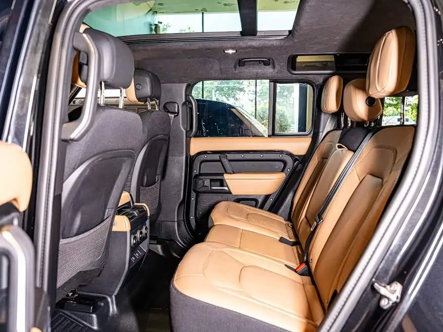 Land Rover Defender 2025 — Фото 12/19