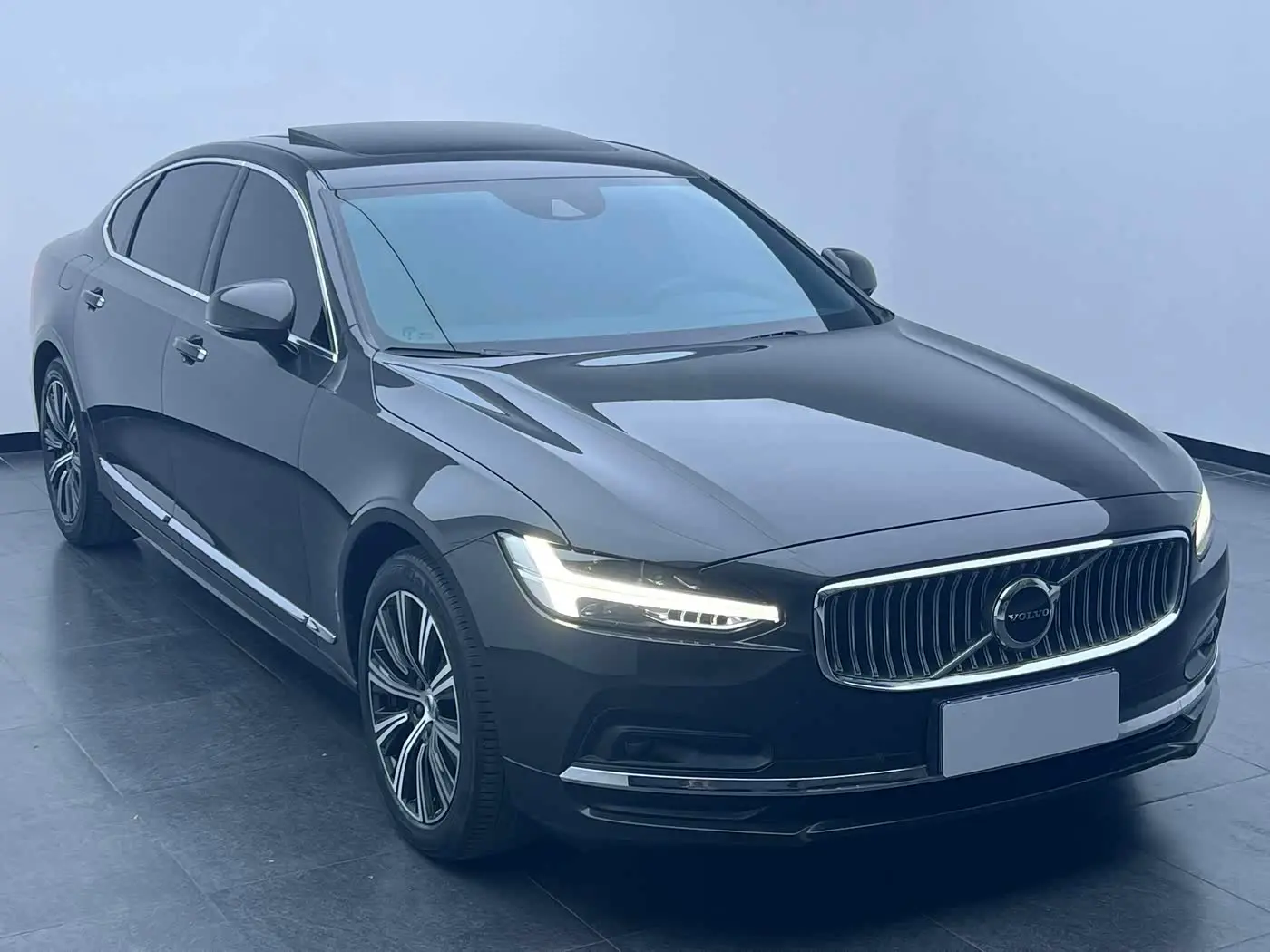 Volvo S90 2021 — Фото 3/16