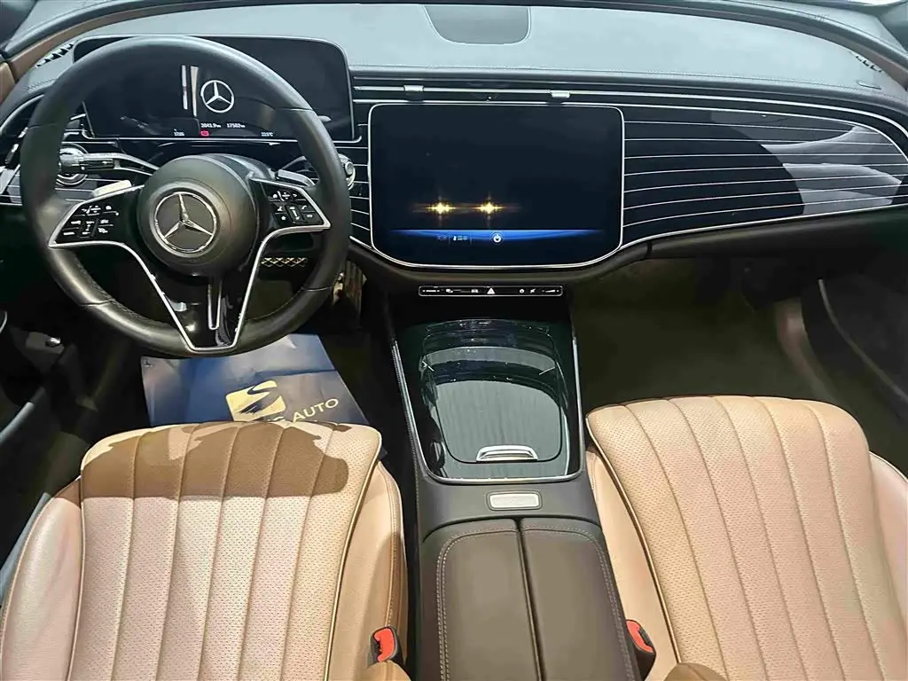 Mercedes-Benz E-Class 2024 — Photo 15/20