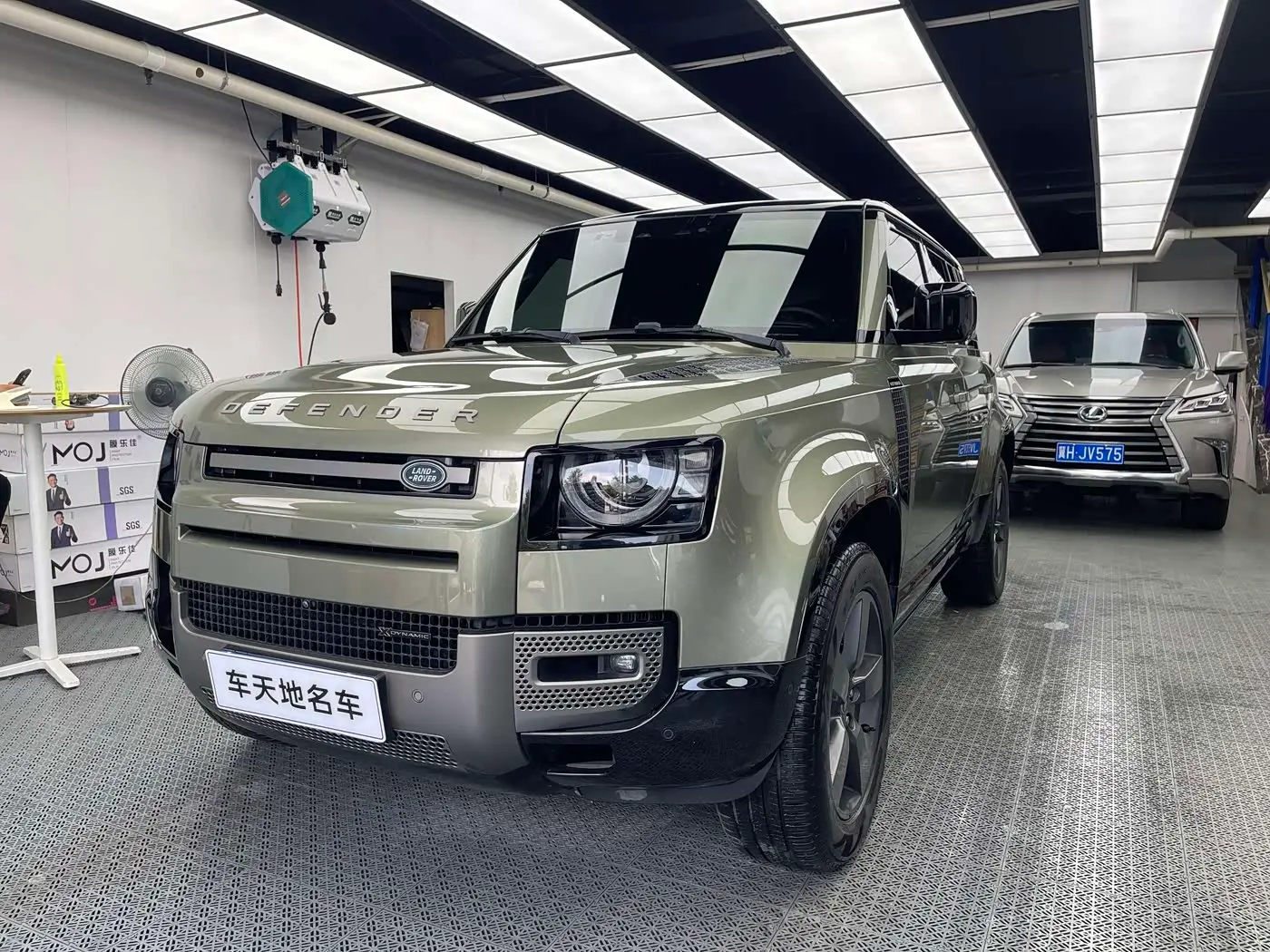 Land Rover Defender 2023 — Photo 1/9