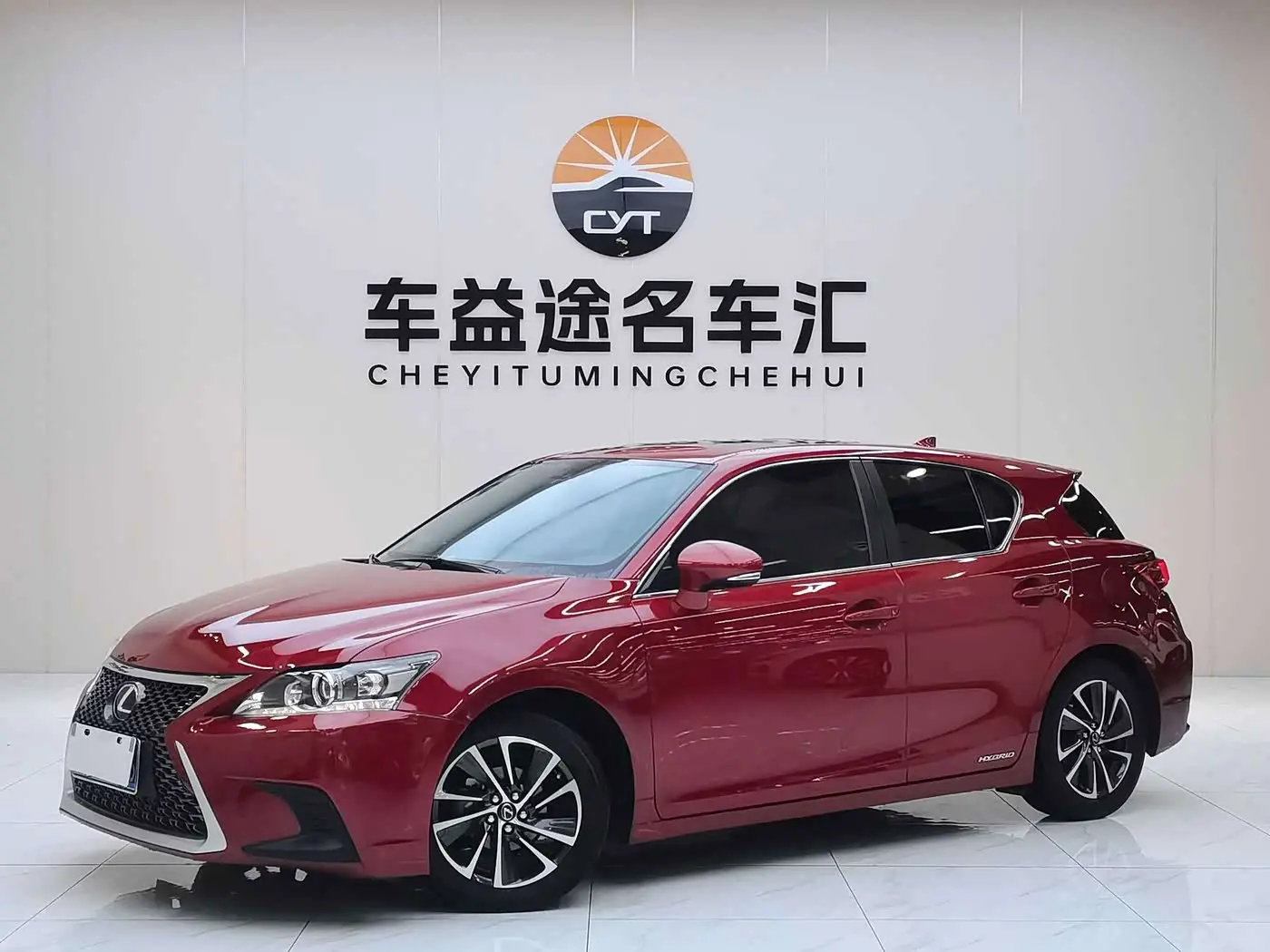 Lexus CT 2018 — Photo 1/20