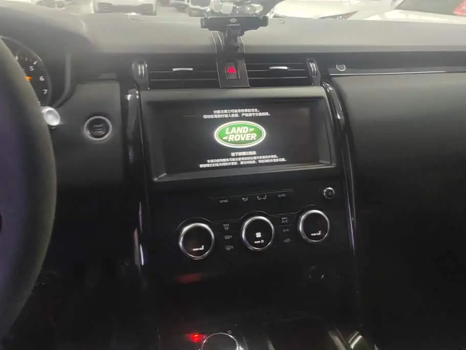 Land Rover Discovery 2018 — Photo 13/16