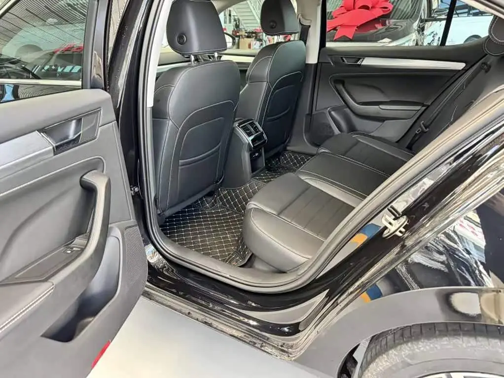 Škoda Superb 2026 — Photo 7/9