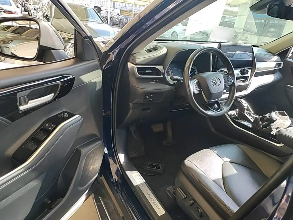 Toyota Highlander 2021 — Фото 12/20