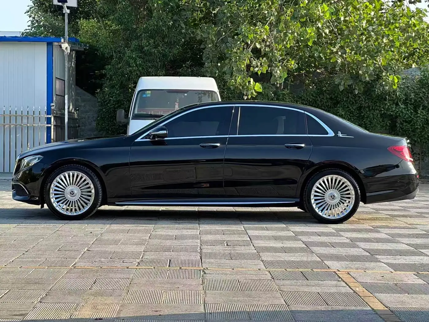 Mercedes-Benz E-Class 2019 — Photo 10/10