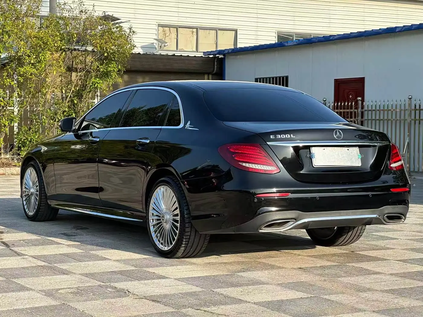 Mercedes-Benz E-Class 2019 — Photo 9/10