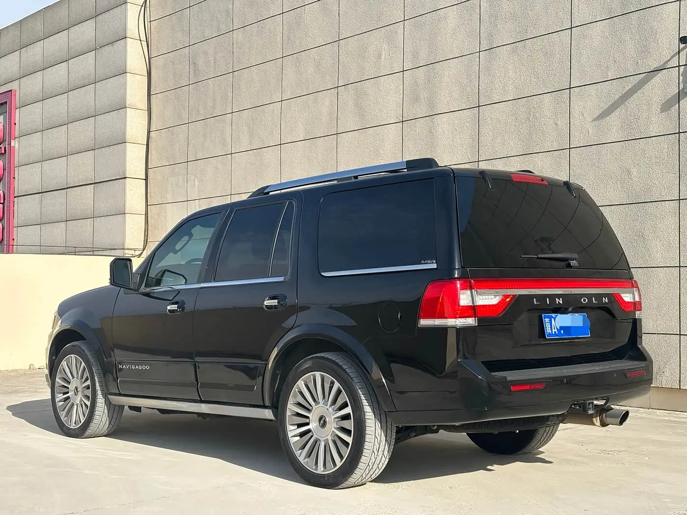 Lincoln Navigator 2018 — Photo 10/16
