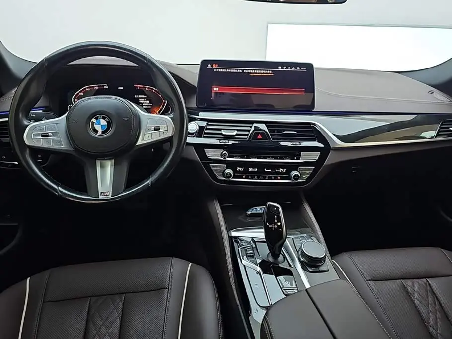 BMW 5 Series 2023 — Photo 12/16
