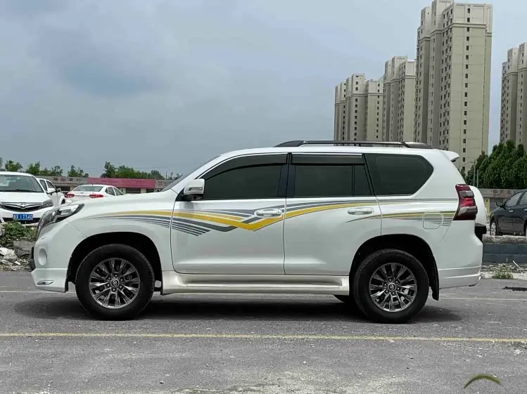Toyota Prado 2016 — Photo 2/15