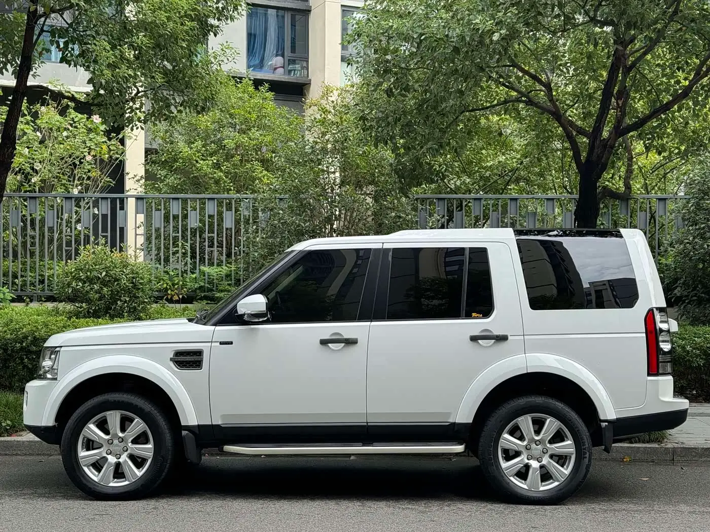 Land Rover Discovery 2016 — Şəkil 3/15