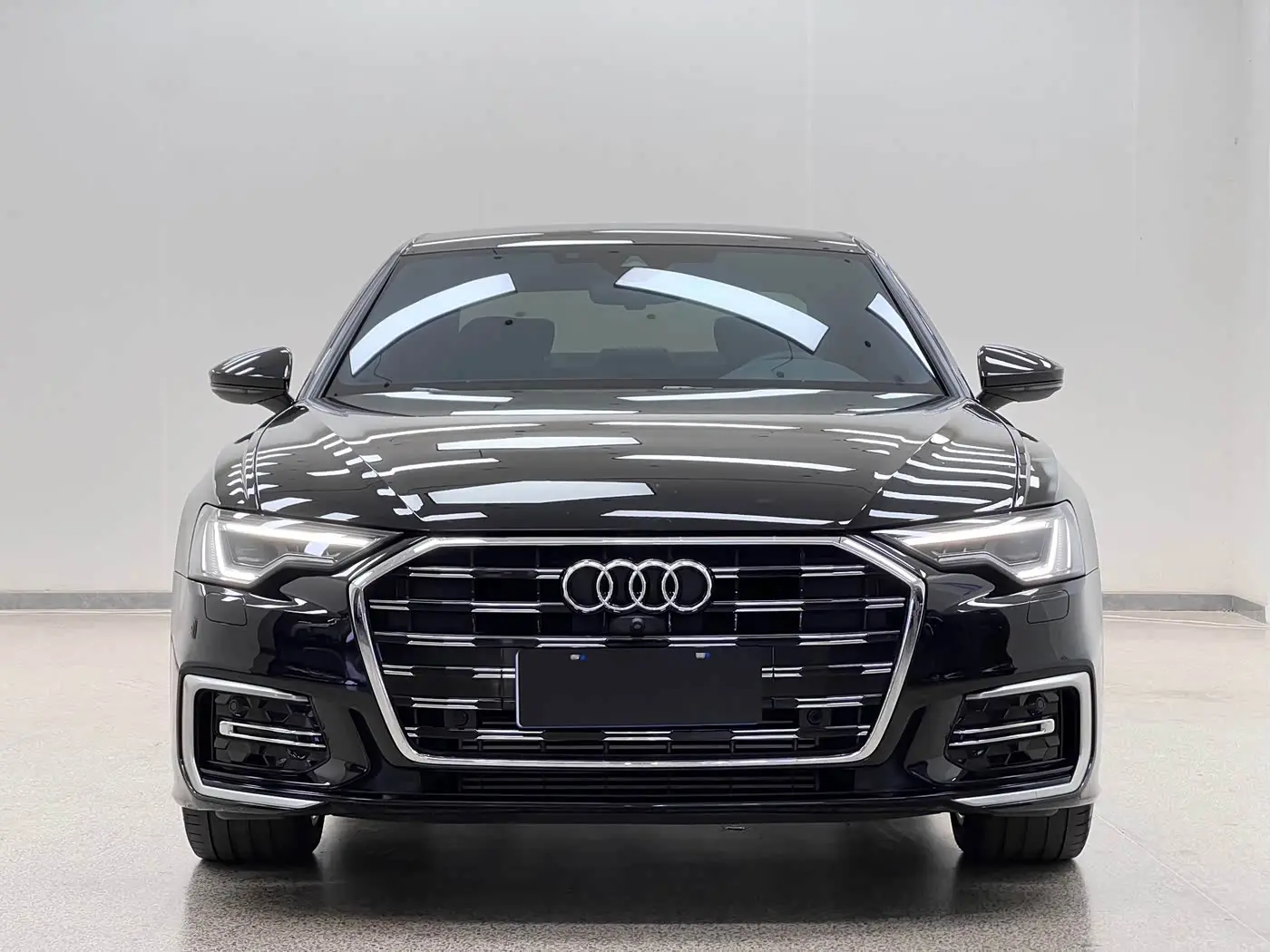 Audi A6L 2023 — Photo 2/20