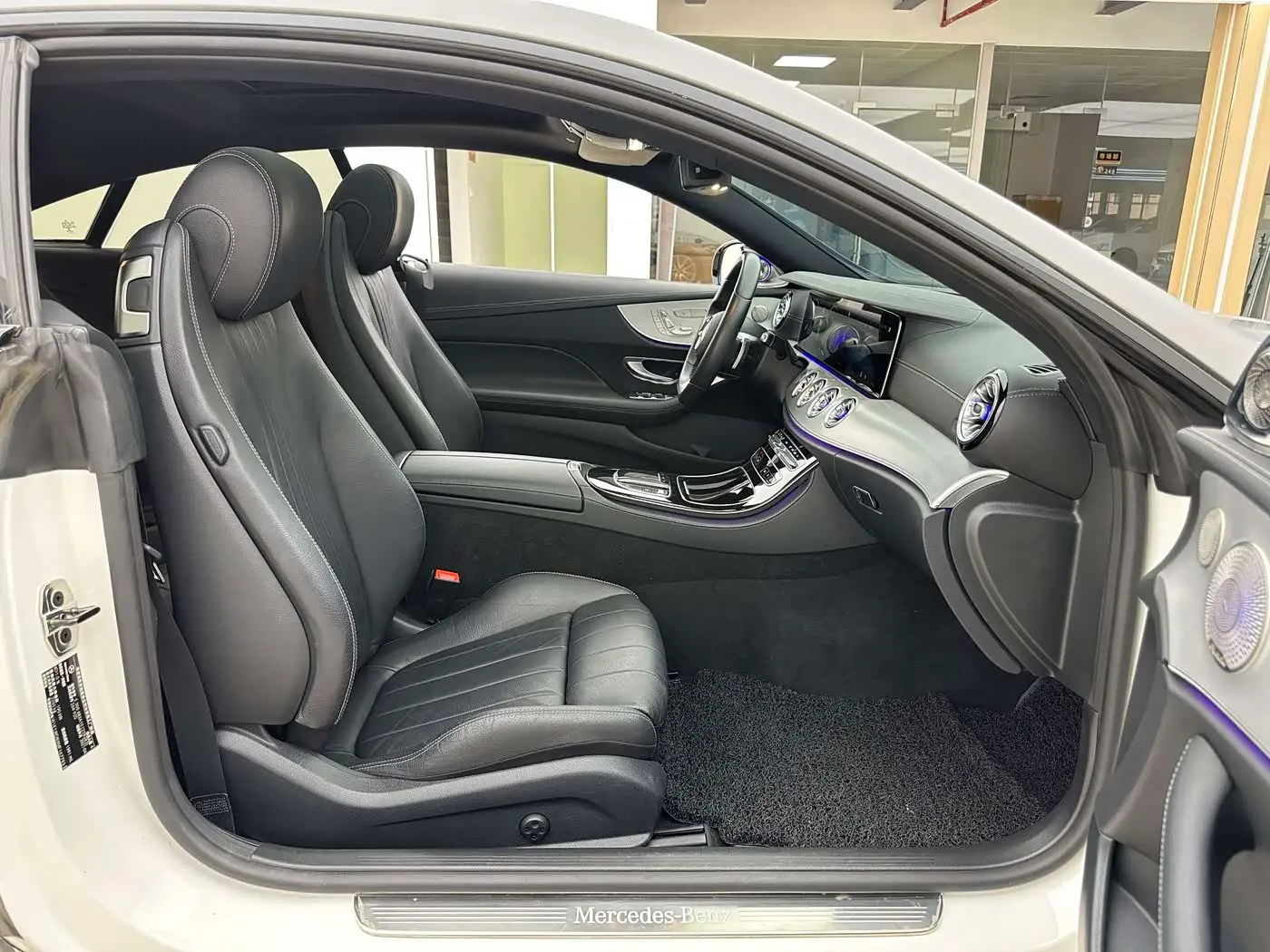 Mercedes-Benz E-Class 2021 — Photo 8/9