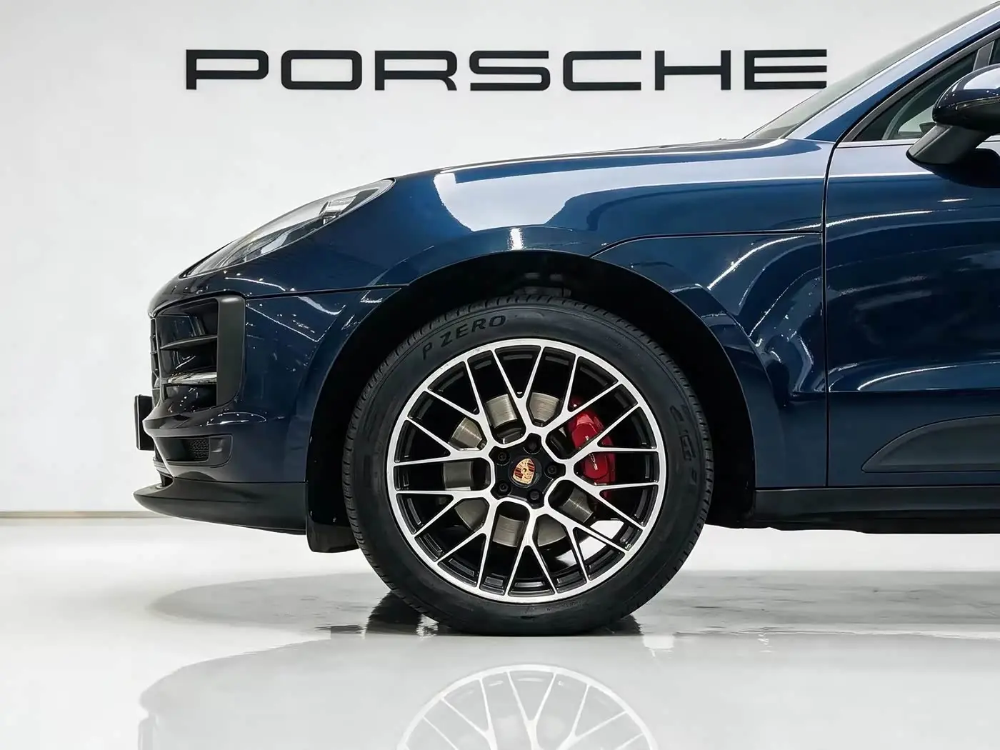 Porsche Macan 2021 — Фото 3/9